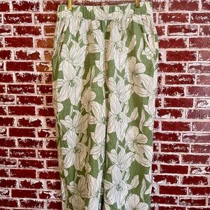 Tahari green/white floral linen wide leg pull on pants. Women’s Large